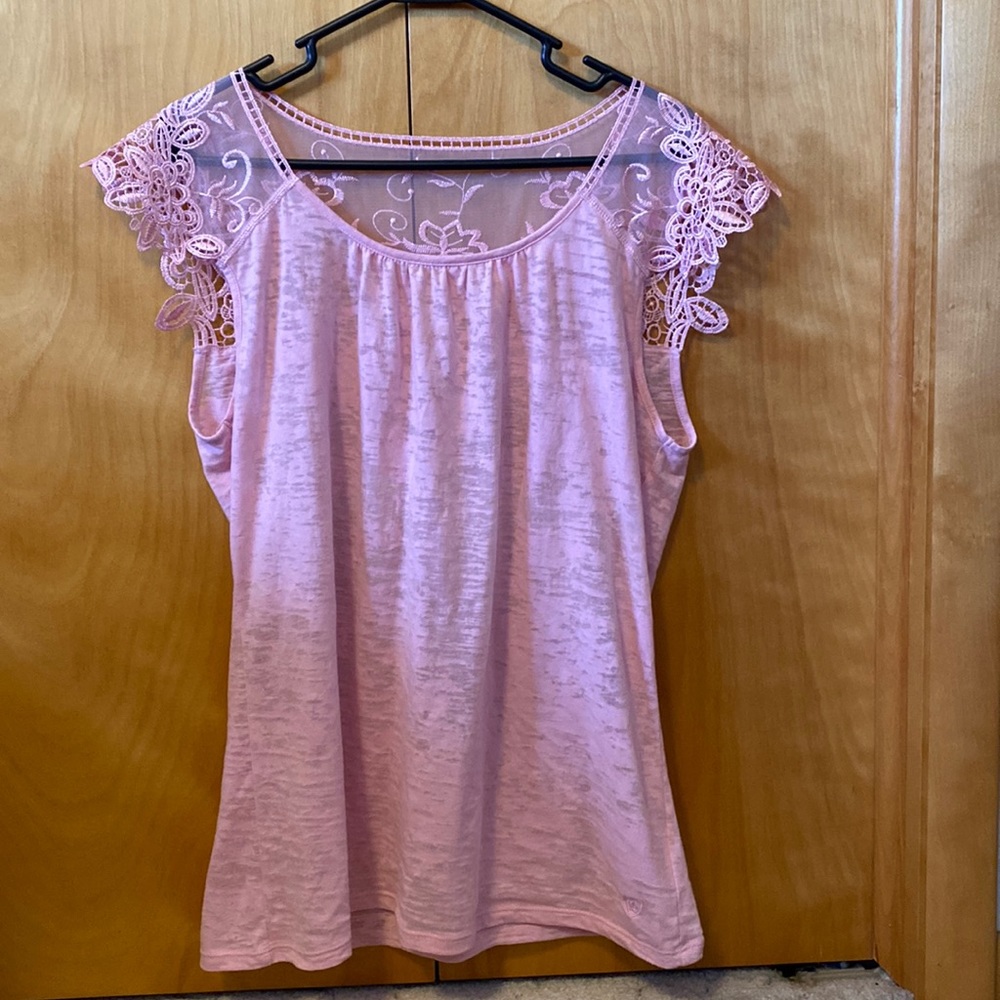 EUC Ariat XL pink lace pullover top